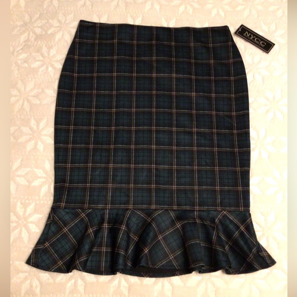 NYCC Dresses & Skirts - NYCC Green Trumpet Style Skirt Size M